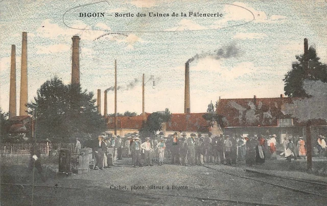 CPA DIGOIN La Sortie des Ouvriers de la Faiencerie (1190950