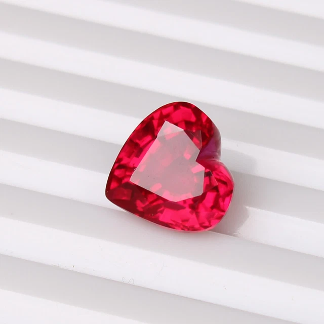 Rubis Naturel 40 Carats - Rouge Sang Coupé Coussin - Certifié AGL Non Traité