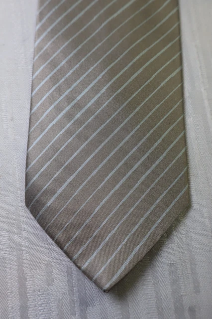 Cravate Vintage Hugo Boss 100% Soie - Rouge Classique - Longueur 150 Cm, Largeur 9 Cm - Occasion