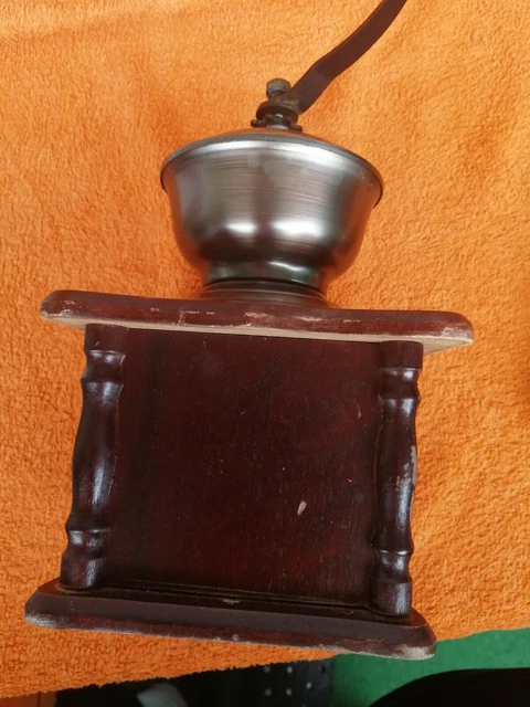 Schöne alte seltene sehr robuste voll funktionierete Holz Kaffeemühle 8