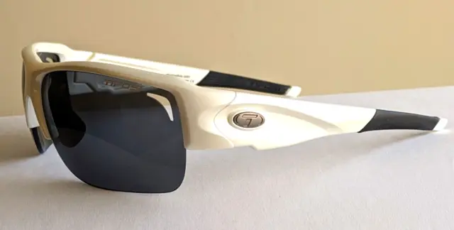 Tifosi Optics Elder Sunglasses Pearl White, Smoke Lenses, #210