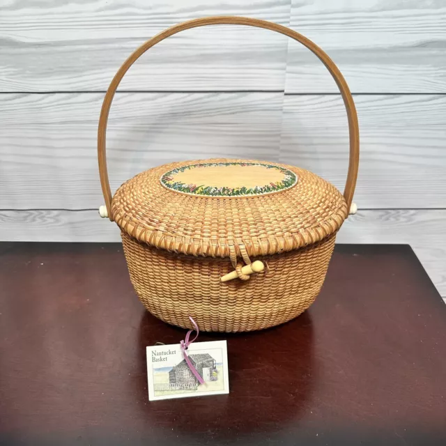 Nantucket Style Basket Purse With Floral Design