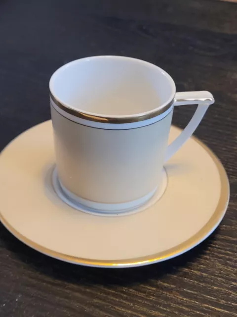 tasse à cafe Soucoupe porcelaine De limoges Marque Guy Degrenne Modèle Circa Or