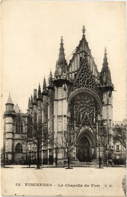 CPA Vincennes La Chapelle du Fort (1346904)
