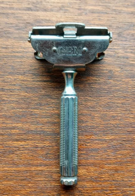 Gem early 1900s Safety Razor Made In Brooklyn New York.