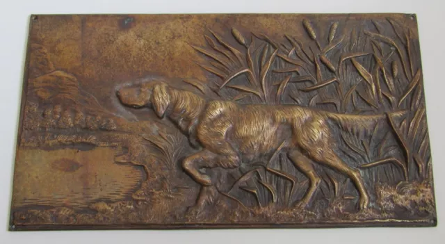 Chasse. Plaque en bronze représentant un chien à l'arrêt dans un paysage