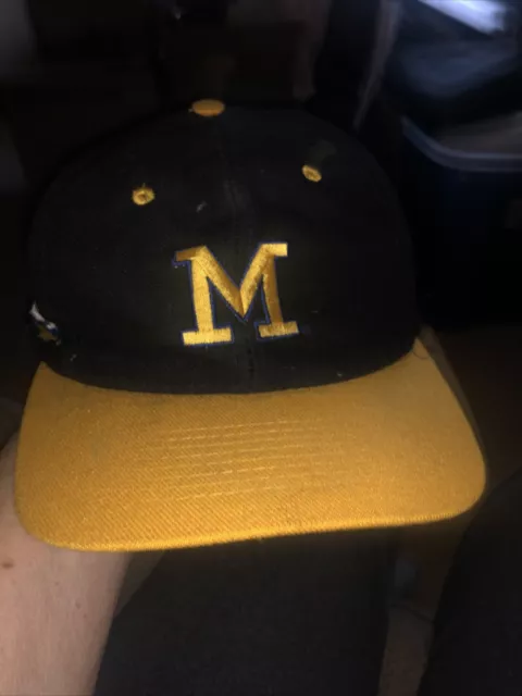 vintage University of Michigan wolverines fitted hat cap size 7 1/8 90s 1 owner