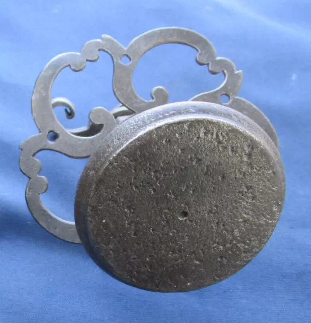 Poignée bouton rond diamètre 6 cm rosace ouvragée dia. 10 cm fer forgé ancienne