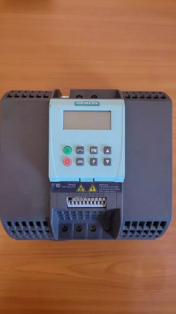 SIemens  SINAMICS G110 6SL3211-0AB22-2AA1 + Panel 6SL3255-0AA00-4BA1