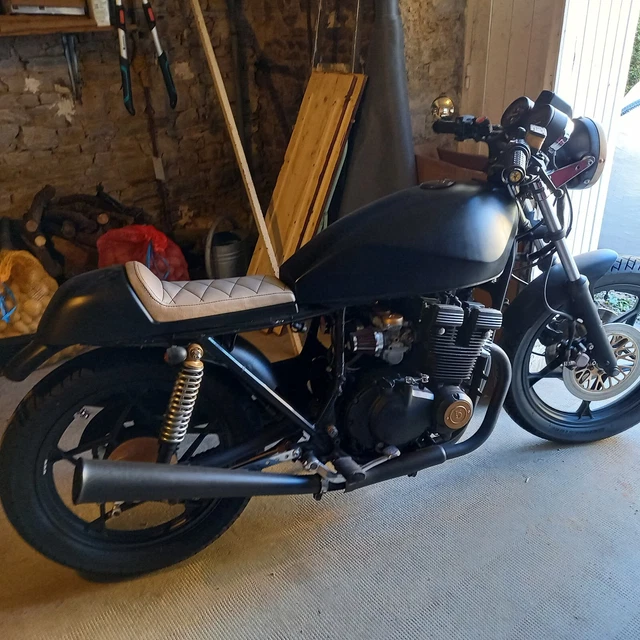 Suzuki Gsx400 F . 4 Cyl . 1984 . Cafe Racer. Etat Neuf . Mod .Unique. 62000 Kms 2