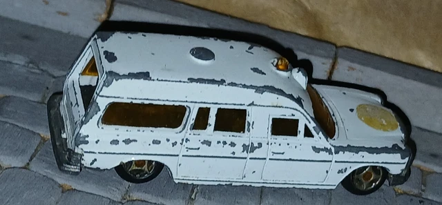 Lot De 3 Miniatures Anciennes Norev - Maserati Boomerang, Mercedes Ambulance, Trapèze Bertone