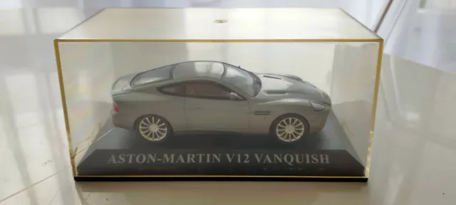 James Bond 007 - Aston-Martin V12 Vanquish au 1/43 ème - Boîte-Vitrine