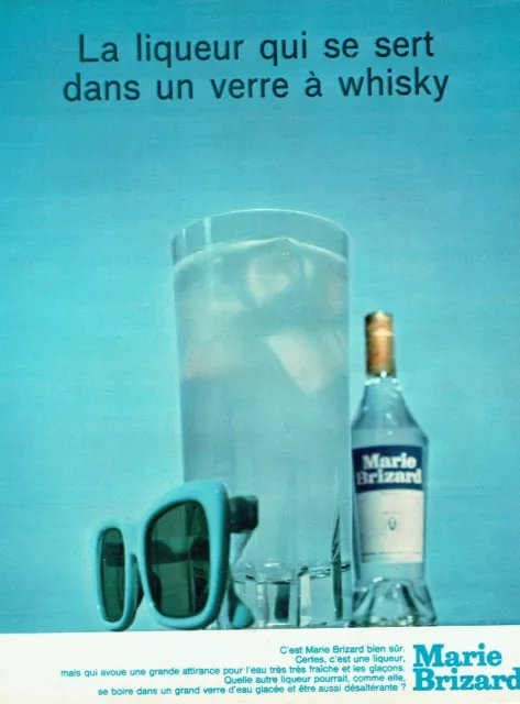 Publicité Advertising  820 1965  Marie Brizard liqueur servie  verre de whisky