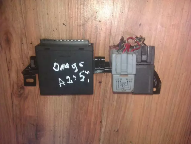 Fuse box  Opel Omega 1996 FR53219-58