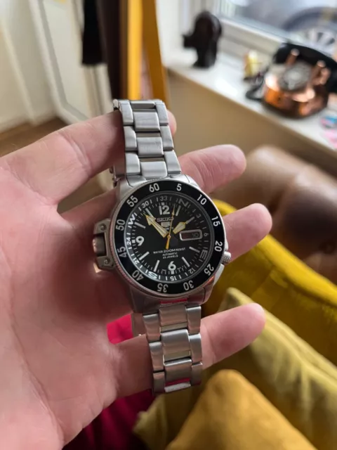 Seiko 5 automatic online map meter skz211