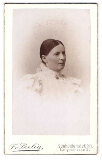 Fotografie Fr. Seelig, Neuhaldensleben, Langestrasse 50, Portrait junge Dame im