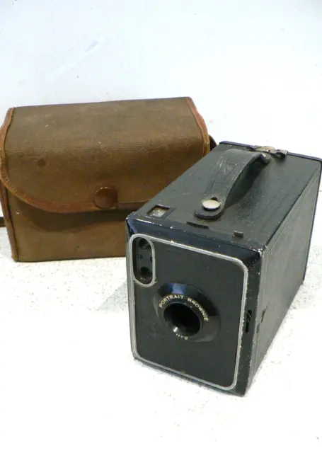 KODAK BROWNIE PORTRAIT No.2  - COLLECTABLE BOX CAMERA & ORIGINAL CASE