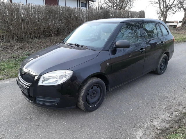 Skoda Fabia Kombi TÜV NEU 1.Hand EZ 12/2010 Top Zustand Sommer- und Winterräder Skoda Fabia Kombi TÜV NEU 1.Hand EZ 12/2010 Top Zustand Sommer- und Winterräder