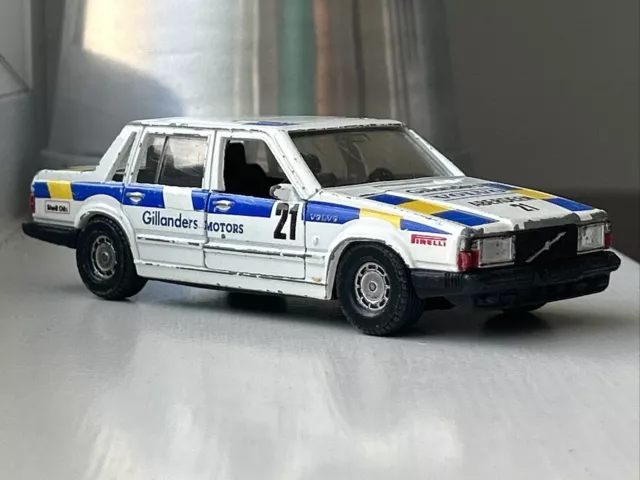 Corgi C435/2 Volvo 760 Saloon Turbo Racer White RN 21