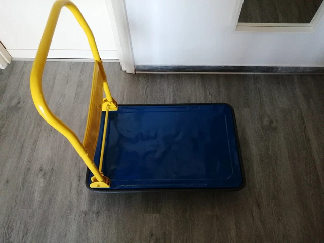 Carrello a pianale piattaforma da trasporto pieghevole con ruote.