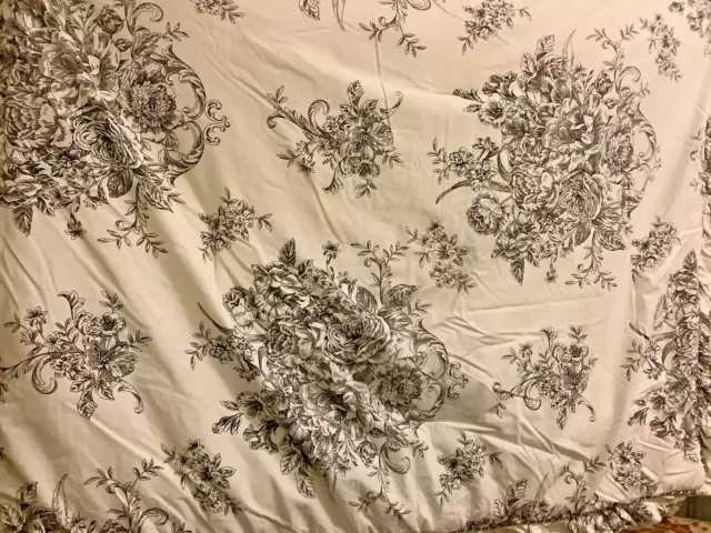 JC Penny~Twin Comforter & Sham~Black & White Floral Toile/Double Sided W/Stripes