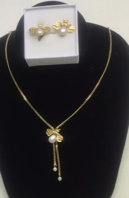 Vintage Avon Pearl Gold Tone Honey Bee Dangle necklace & earrings set •RARE•