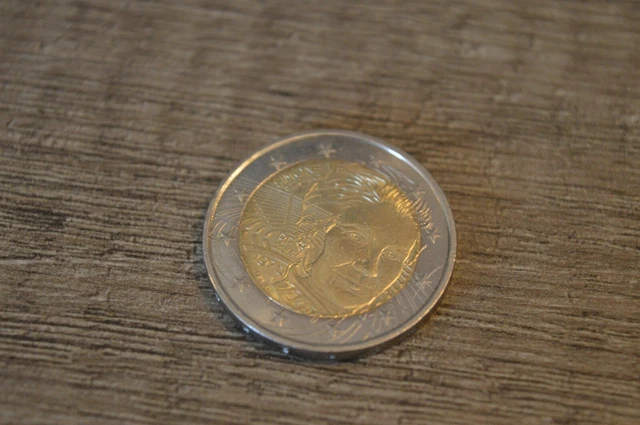 Pièce de 2 euros COMMEMORATIVE Simone VEIL 1927-2017 2018 TRÉS BON ETAT