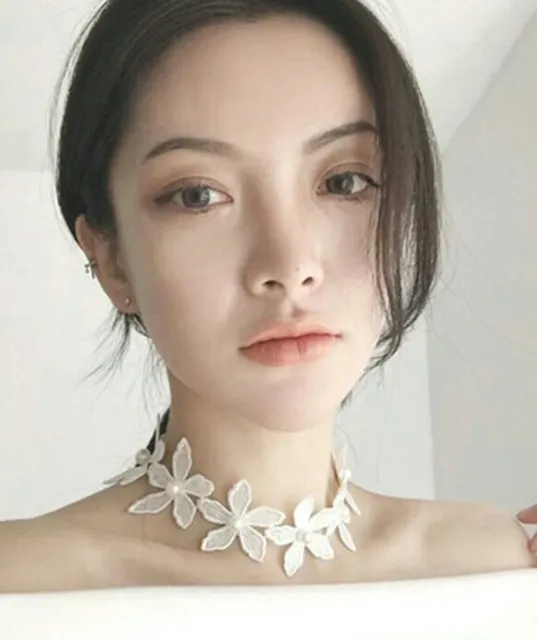 Collana choker collarino fiori ricamati bianchi perla regalo romantico