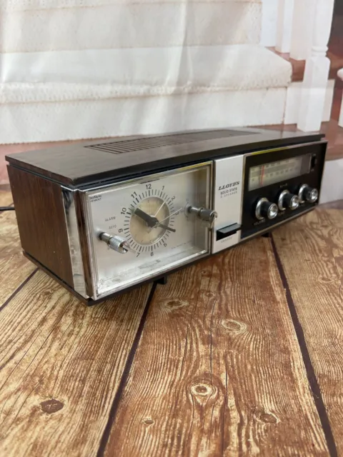 LLOYD's Solid State 2 speaker 9J42G-37B Alarm clock radio