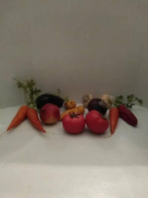 Lot Of 13 Faux Vegetables & Fruits Veggies Carrots Tomatoes Garlic Peppers Onion