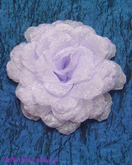 Spilla Lilla a forma di fiore. Da Damigella, Festa, Cerimonia. belladimamma