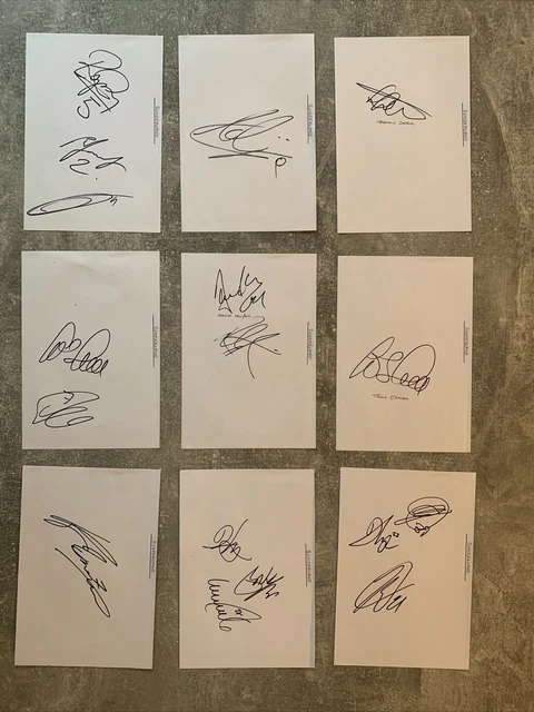 17 x SUNDERLAND FC Autogramme - handsigniert auf weißem Autogrammpapier