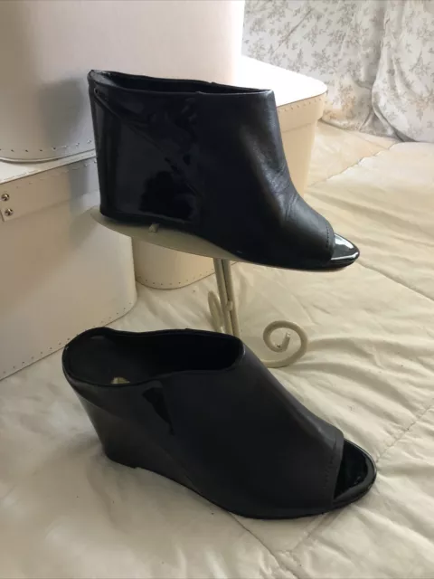 KENNETH COLE REACTION Women’s Size 9 M Black Leather Wedge Heel Slip-on Shoes