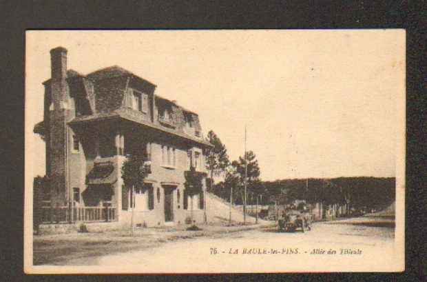 LA BAULE (44) AUTOMOBILE RENAULT in front of VILLA, ALLEE DES LILLEULS circa 1910