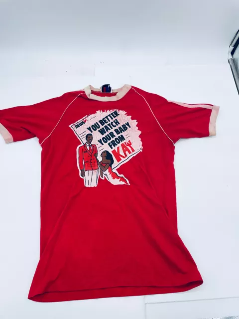 DE COLECCIÓN RARA DÉCADA DE 1970 Kappa Alpha Psi Fraternidad Camiseta Universidad Escuela Roja