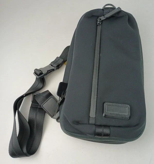 Tumi Men's Black Lookout Crossbody Zip Adjustable Logo Sling Pack Bag 798685D