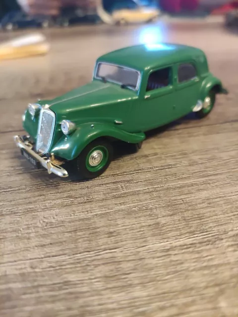 Citroën traction avant six cylindre slough 1951 1/43 Norev (70)