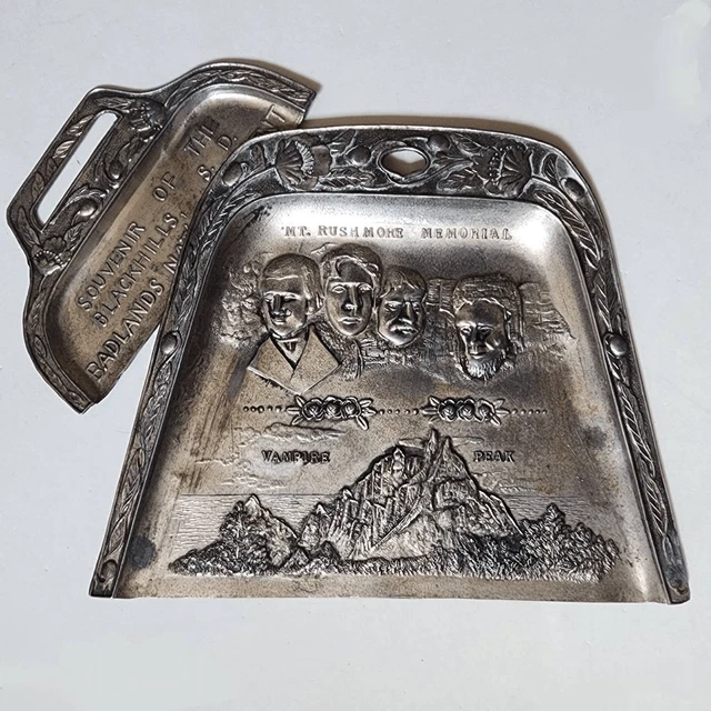 50s Vintage Mt Rushmore Souvenir Crumb Sweeper Vampire Peak South Dakota Silver