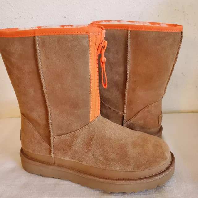 Nwob Womens Sz 8 Chestnut Ugg Classic Short Zipper Tape Logo Suede Boots 1144035