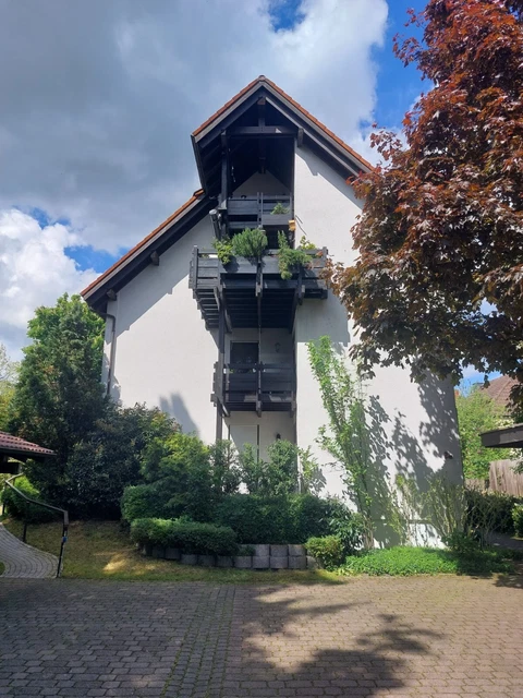 Sonnige, ruhige 3 Zimmer Wohnung mit Garten