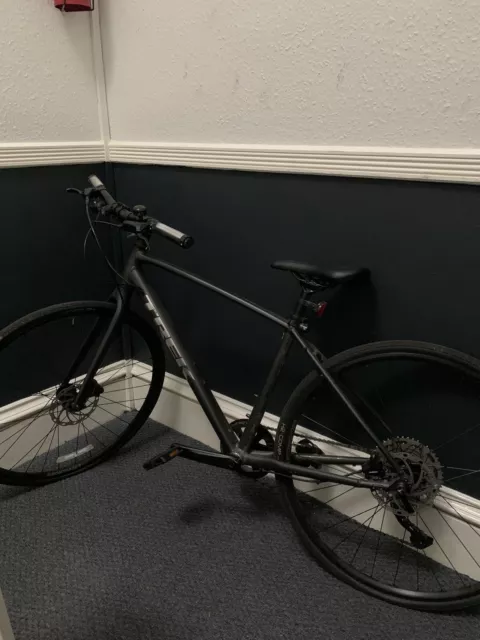 Trek FX 3 Disc Hybrid Bike 2023 - Matte Black