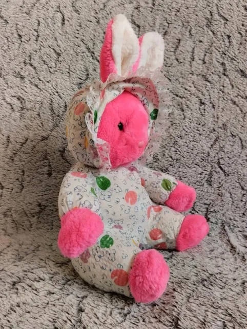 Peluche lapin rose avec pyjama a motif - Sandy - Doudou vintage lapinou avec cap
