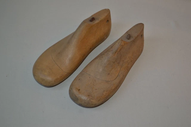 Ancienne paire d'embauchoirs Formes de chaussures en bois Enfants Pointure 28