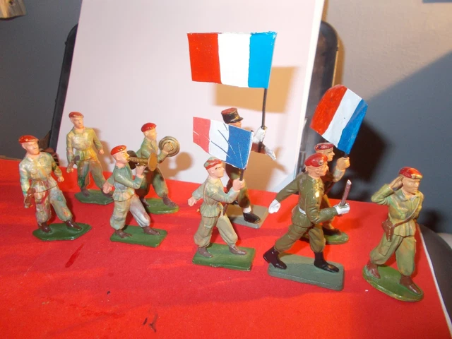 PARACHUTISTE PORTE-DRAPEAU Starlux EUR 10,00 - FR PARACHUTISTE PORTE-DRAPEAU Starlux EUR 10,00 - FR