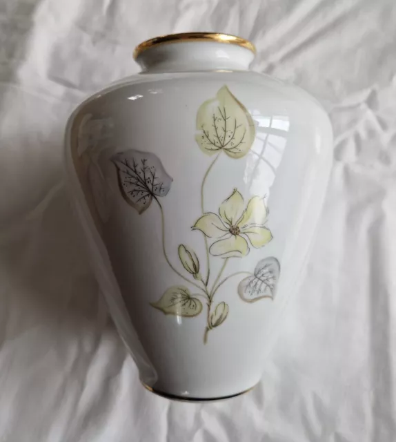 KPM Krister Vase mit Blumenmotiv und Goldrand Porzellan