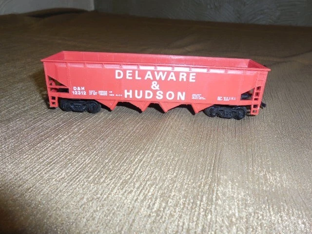 HO Bachmann Delaware & Hudson 40’ 4 Bay Hopper Car D&H 12312 Freight Train Car