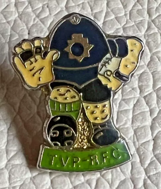 TVP RFC THAMES VALLEY POLICE RUGBY F.C. RARE CHARACTER pin badge lapel brooch