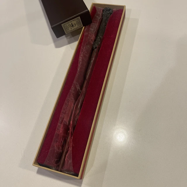 Universal Studios The Wizarding World of Harry Potter Magical Wand HARRY POTTER