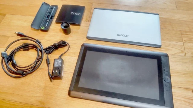 WACOM　ペンタブレット　DTK-1300　現状品 ワコム Cintiq13HD 13インチ液晶ペンタブレット DTK-1300
