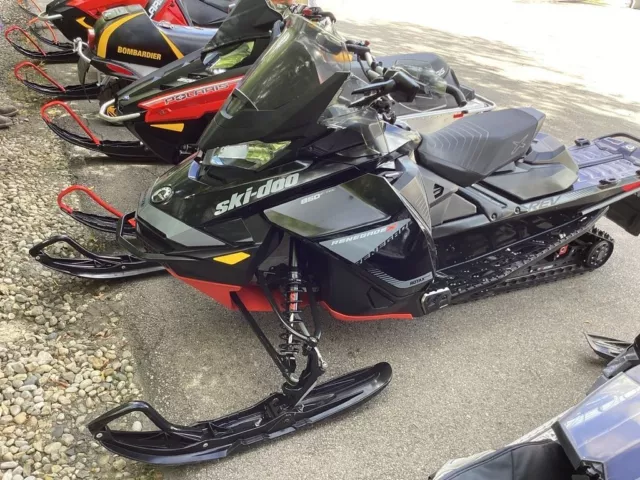 2019 Ski-Doo Renegade® X 850 E-TEC Ripsaw 1.25 Black    BLACK